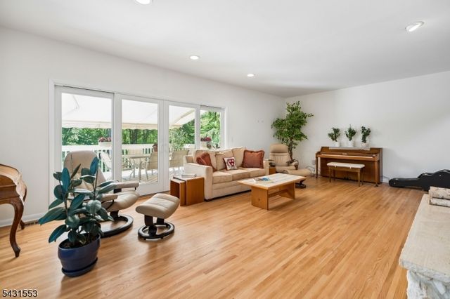 15 Manchester Ct, Morris Twp., NJ 07960
