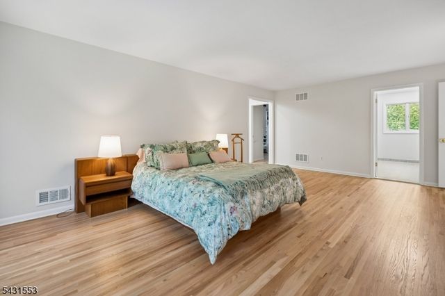 15 Manchester Ct, Morris Twp., NJ 07960