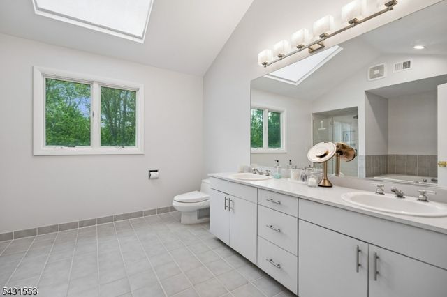 15 Manchester Ct, Morris Twp., NJ 07960