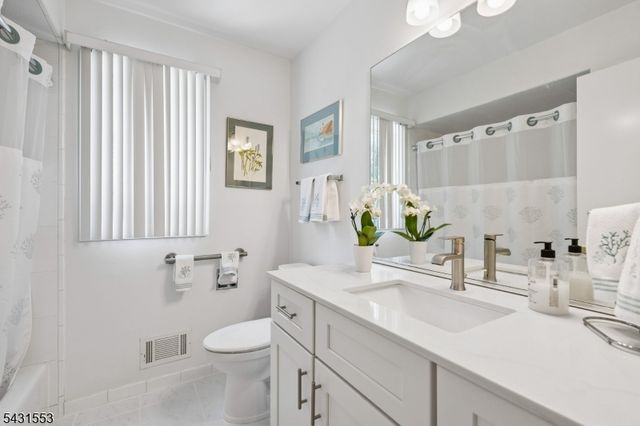 15 Manchester Ct, Morris Twp., NJ 07960