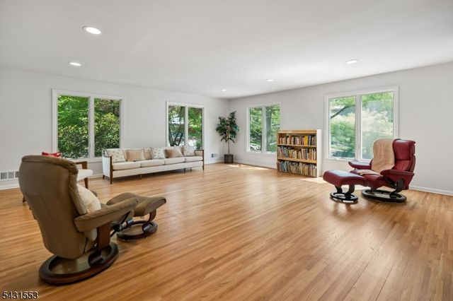 15 Manchester Ct, Morris Twp., NJ 07960