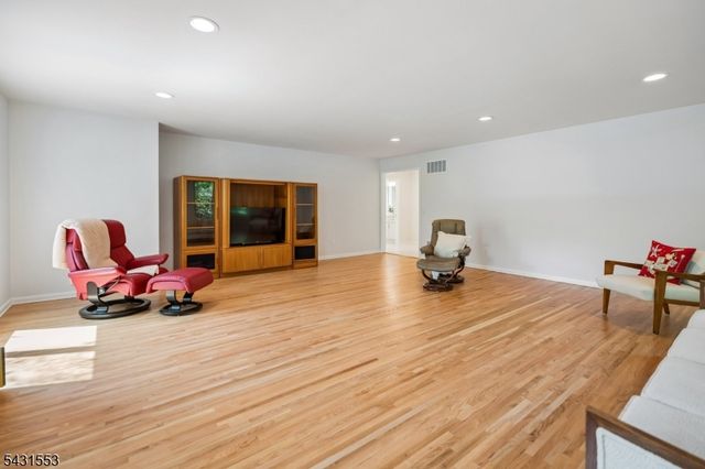 15 Manchester Ct, Morris Twp., NJ 07960