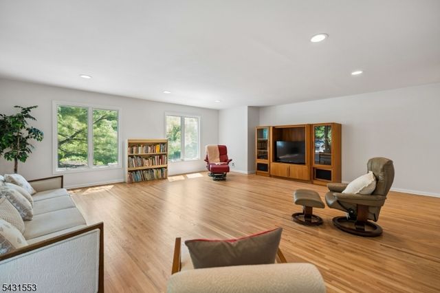 15 Manchester Ct, Morris Twp., NJ 07960