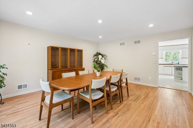 15 Manchester Ct, Morris Twp., NJ 07960