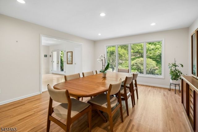 15 Manchester Ct, Morris Twp., NJ 07960