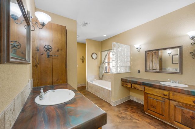 220 Meadowview DR, Wimberley, TX 78676