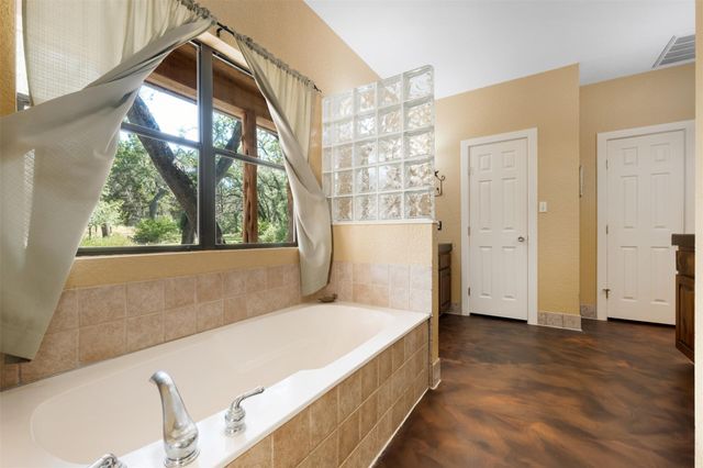 220 Meadowview DR, Wimberley, TX 78676