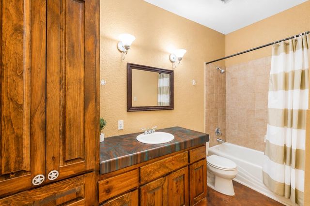 220 Meadowview DR, Wimberley, TX 78676