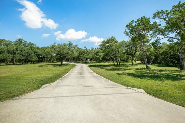 220 Meadowview DR, Wimberley, TX 78676