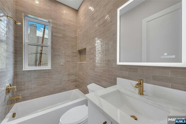 24 Clinton Avenue 1, Jersey City, NJ 07304