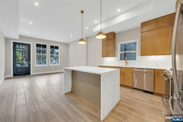 24 Clinton Avenue 1, Jersey City, NJ 07304