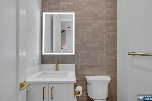 24 Clinton Avenue 1, Jersey City, NJ 07304