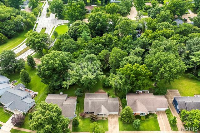 808 Dinard Drive, Ballwin, MO 63021