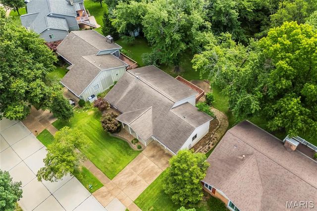 808 Dinard Drive, Ballwin, MO 63021