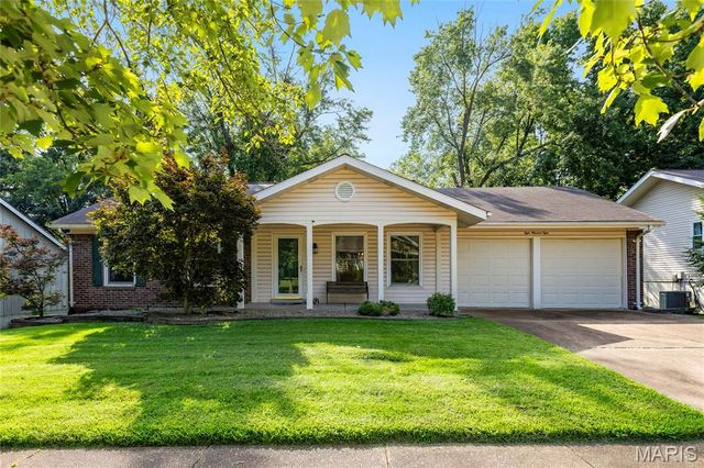 808 Dinard Drive, Ballwin, MO 63021