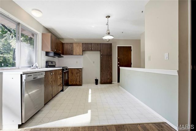 808 Dinard Drive, Ballwin, MO 63021