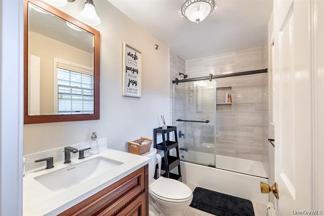 16 Stoneham Place, White Plains, NY 10607