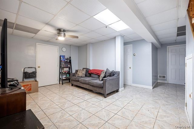 16 Stoneham Place, White Plains, NY 10607