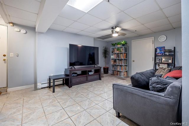 16 Stoneham Place, White Plains, NY 10607