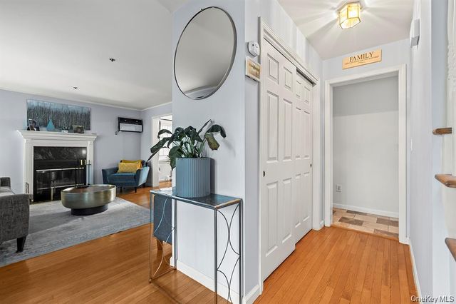 16 Stoneham Place, White Plains, NY 10607