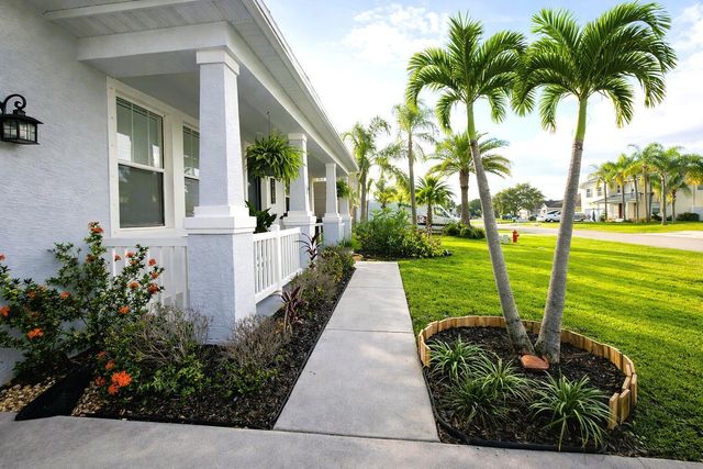 5915 NW Brianna Court, Port St. Lucie, FL 34986