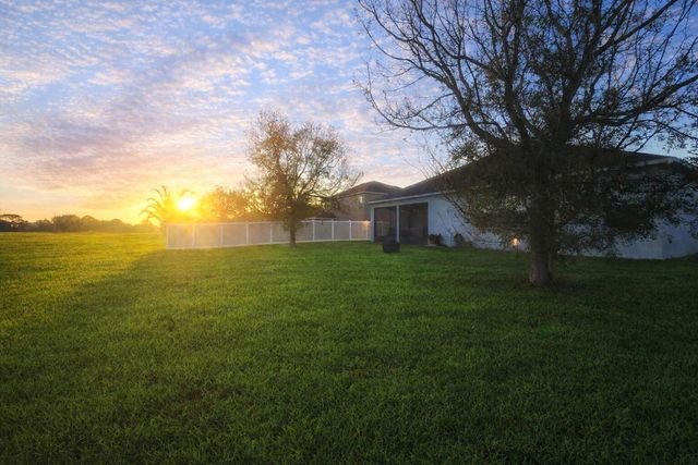 5915 NW Brianna Court, Port St. Lucie, FL 34986