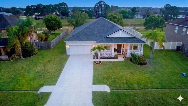 5915 NW Brianna Court, Port St. Lucie, FL 34986
