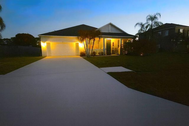 5915 NW Brianna Court, Port St. Lucie, FL 34986