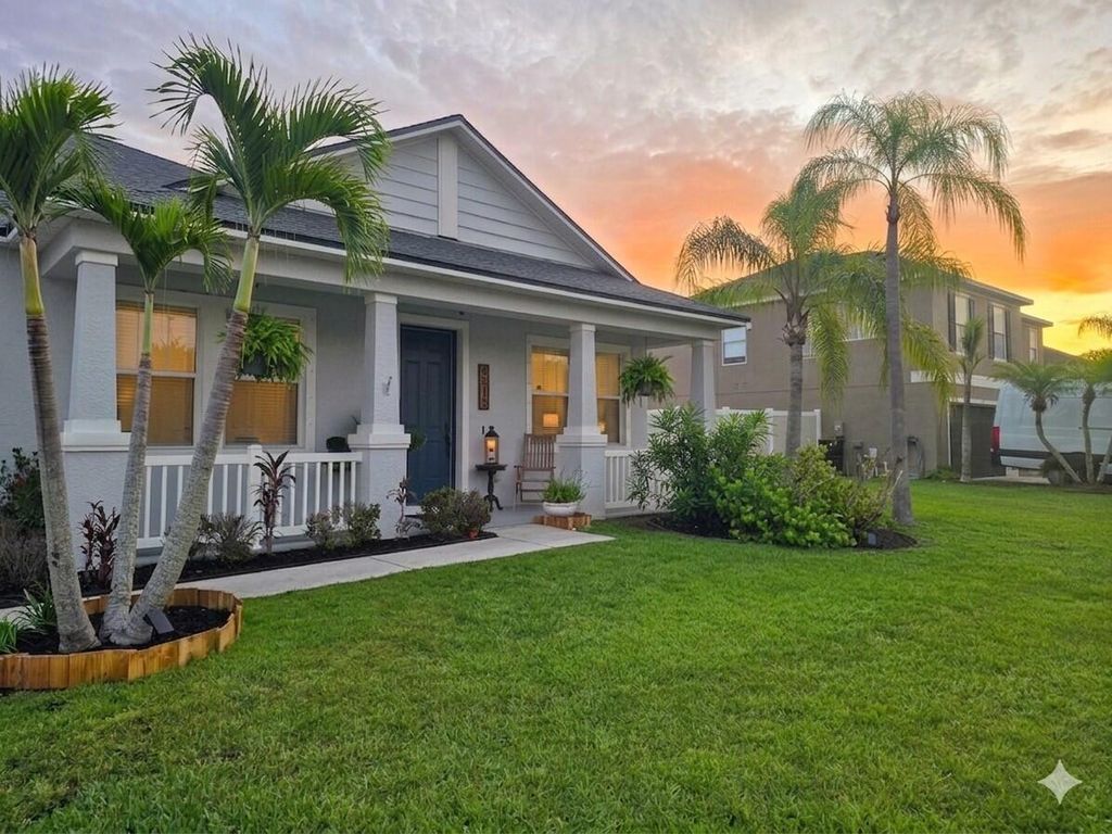 5915 NW Brianna Court, Port St. Lucie, FL 34986