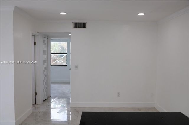 2550 W 67th Pl 22-32, Hialeah, FL 33016