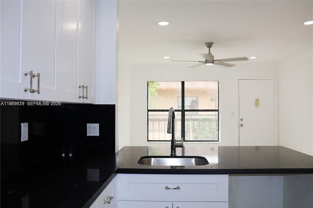 2550 W 67th Pl 22-32, Hialeah, FL 33016