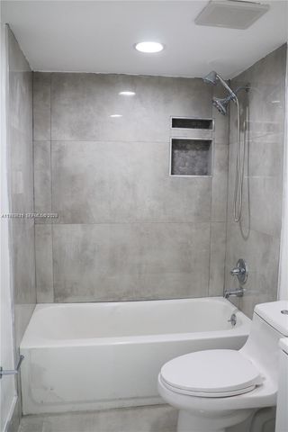 2550 W 67th Pl 22-32, Hialeah, FL 33016