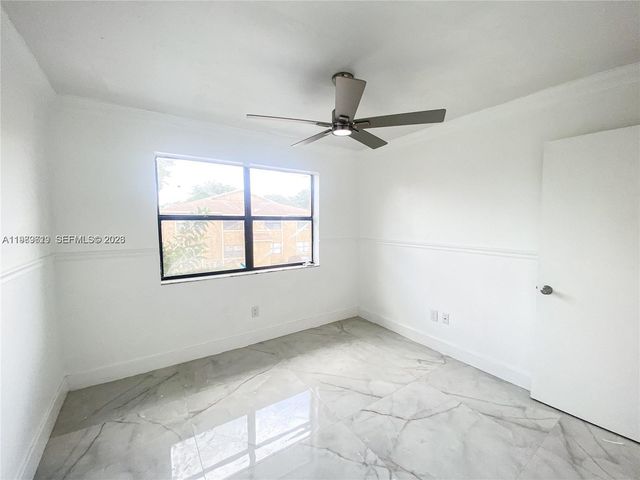 2550 W 67th Pl 22-32, Hialeah, FL 33016