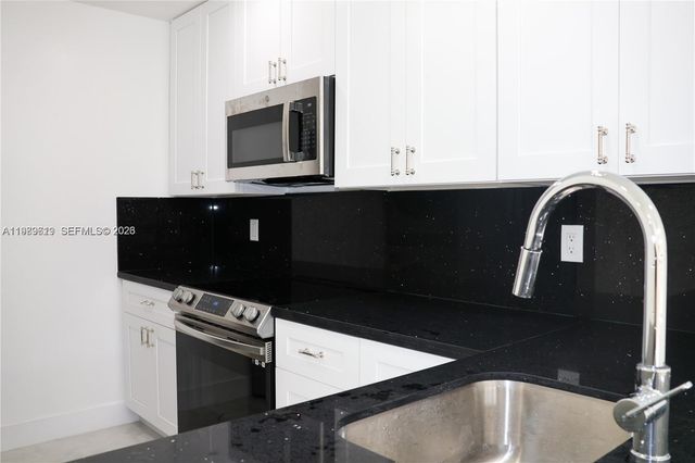 2550 W 67th Pl 22-32, Hialeah, FL 33016