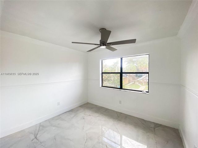 2550 W 67th Pl 22-32, Hialeah, FL 33016