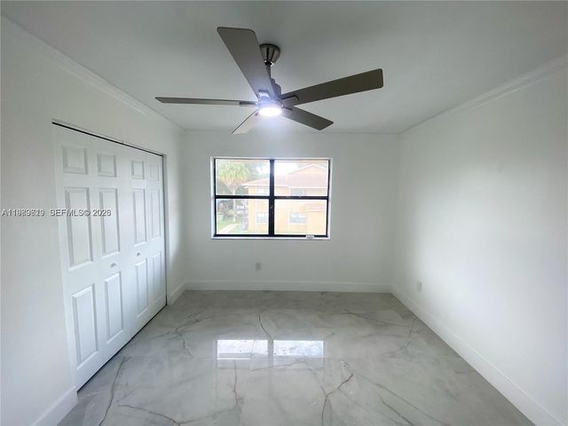 2550 W 67th Pl 22-32, Hialeah, FL 33016