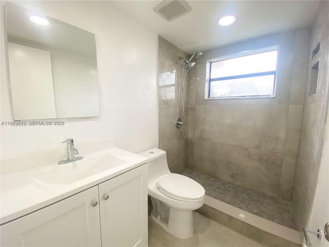 2550 W 67th Pl 22-32, Hialeah, FL 33016