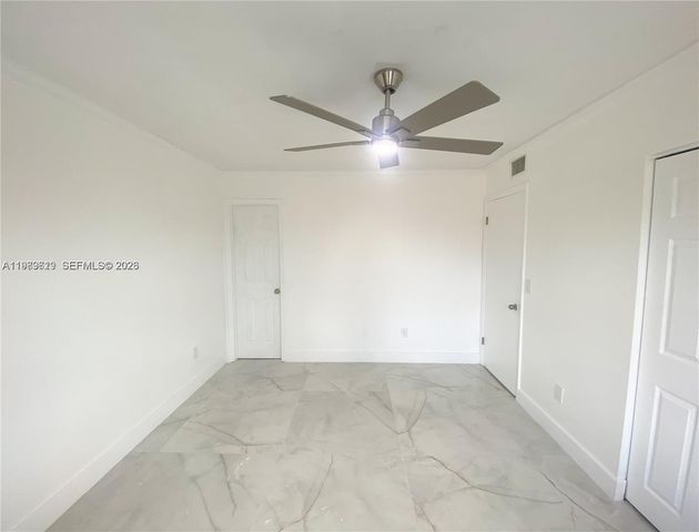 2550 W 67th Pl 22-32, Hialeah, FL 33016