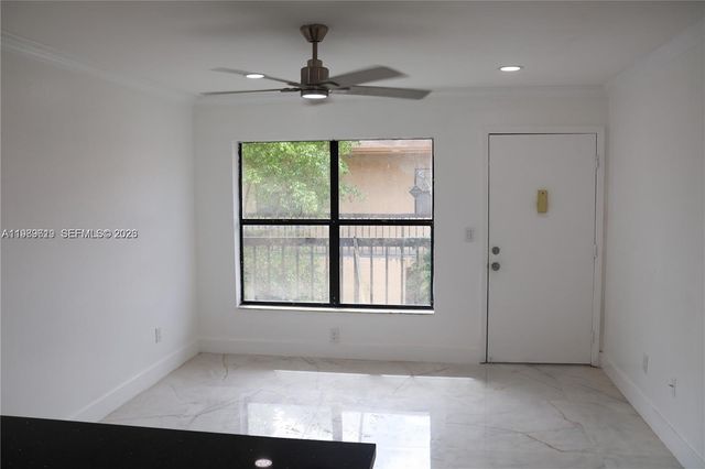 2550 W 67th Pl 22-32, Hialeah, FL 33016