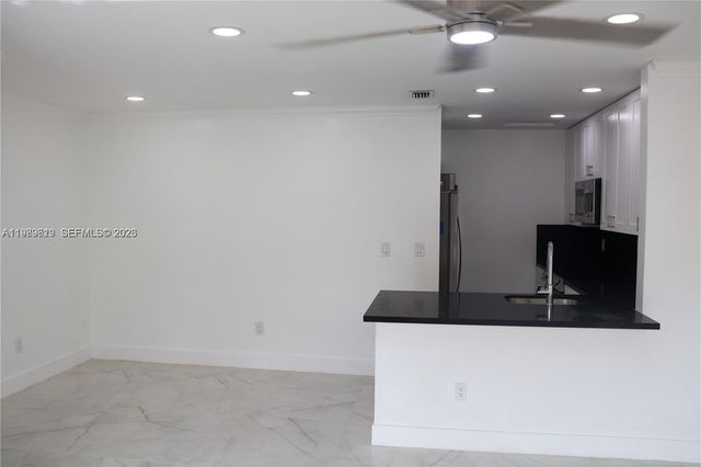 2550 W 67th Pl 22-32, Hialeah, FL 33016