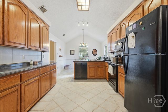 56 Glennmary Lane E, Richmond Hill, GA 31324