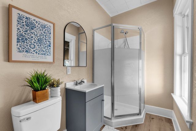 2644 main Street, Davenport, IA 50803