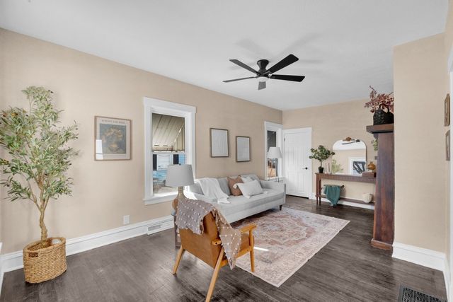 2644 main Street, Davenport, IA 50803