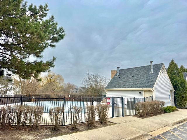 1133 N Knollwood Drive, Palatine, IL 60067