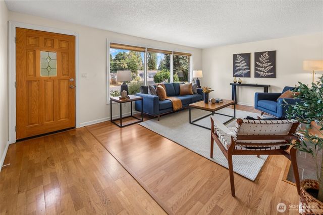 18930 66th Place W, Lynnwood, WA 98036