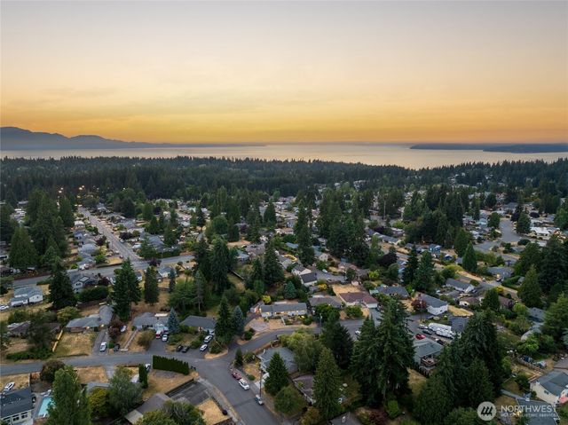 18930 66th Place W, Lynnwood, WA 98036