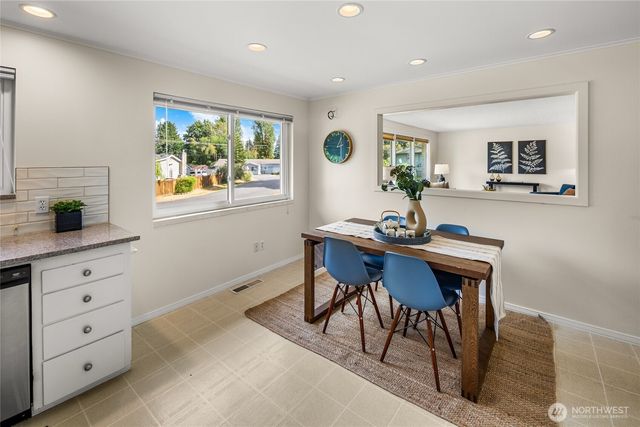 18930 66th Place W, Lynnwood, WA 98036