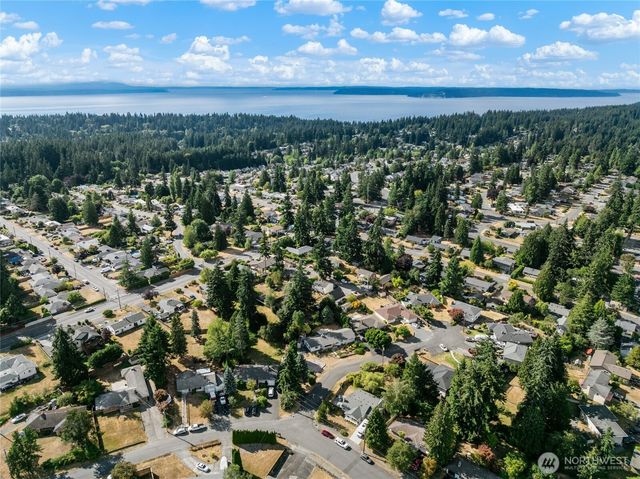 18930 66th Place W, Lynnwood, WA 98036