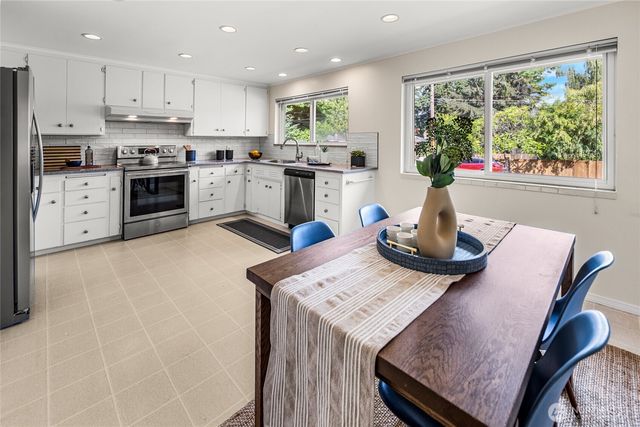 18930 66th Place W, Lynnwood, WA 98036