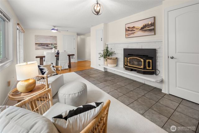 18930 66th Place W, Lynnwood, WA 98036